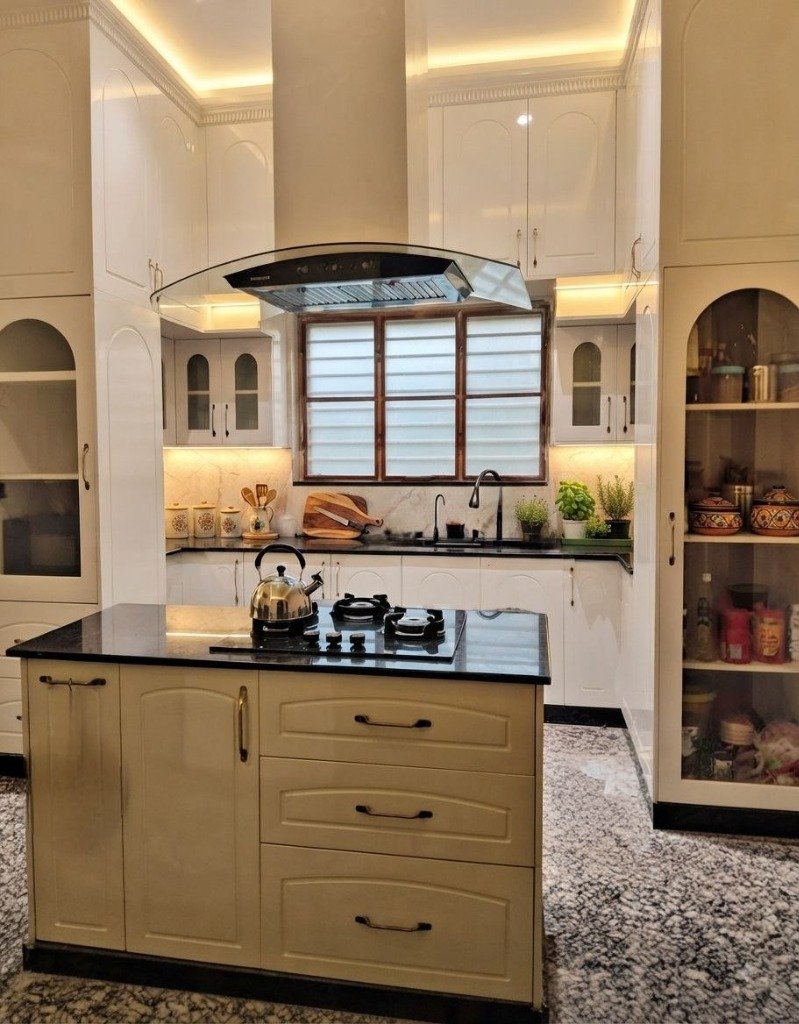 Classic Ivory Island Kitchen